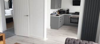 OYSTER BEACH COTTAGE - NEWLY REFURBISHED - 2 Bed Holiday Home