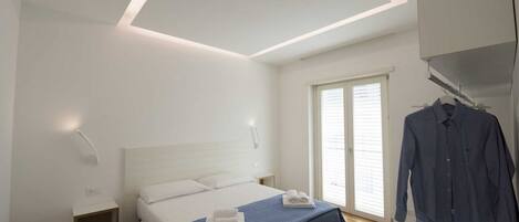 2 bedrooms, soundproofing, WiFi, bed sheets