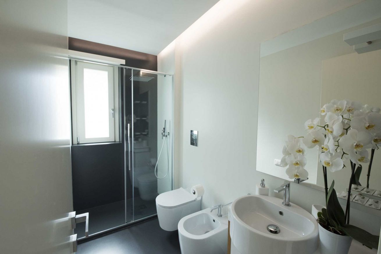 Douche, sèche-cheveux, bidet