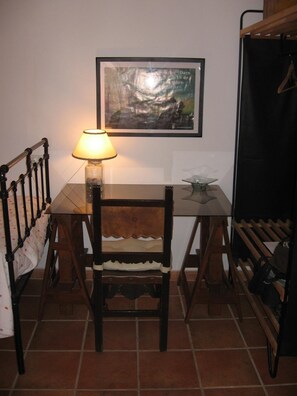 3 slaapkamers, een strijkplank/strijkijzer, gratis wifi, beddengoed