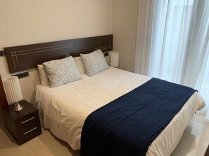 1 slaapkamer, een strijkplank/strijkijzer, gratis wifi, beddengoed
