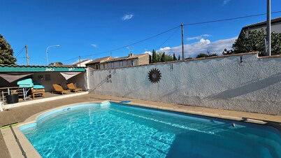 Villa with private pool in Carcassonne town, quiet area with castle views