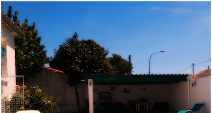 Villa with private pool in Carcassonne town, quiet area with castle views