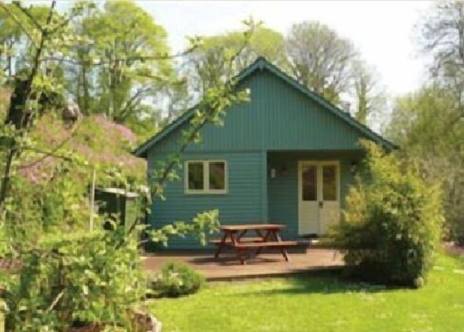 Beautiful  Beach Style Cabin Near Bantham Beach, Devon, with Wi-Fi