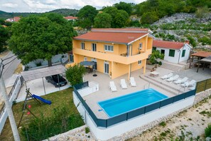 Front of property - Villa Sellina (Marina)