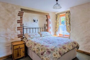 3 bedrooms, iron/ironing board, travel cot, free WiFi