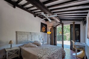 4 bedrooms, iron/ironing board, travel crib, free WiFi - 400m from the sea, Villa with splendid sea view, heated infinity pool (Fréjus)
