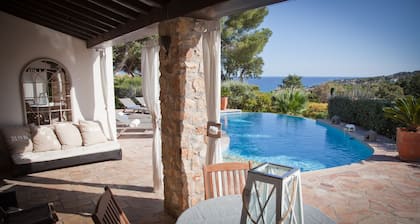 400m from the sea, Villa with splendid sea view, heated infinity pool
