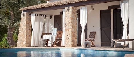 Piscina externa, piscina aquecida