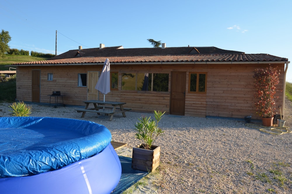 Family house 8-16 instead, peace and nature, swimming pool and park, pets