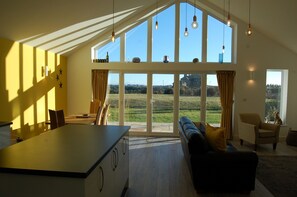 Interior - Beautiful, Modern Villa 5 mins walk from the Stunning Bay at Trearddur (Trearddur Bay)
