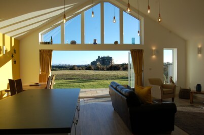 Beautiful, Modern Villa 5 mins walk from the Stunning Bay at Trearddur