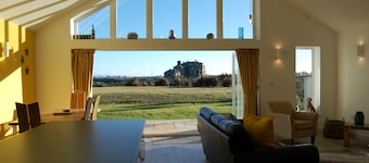 Beautiful, Modern Villa 5 mins walk from the Stunning Bay at Trearddur