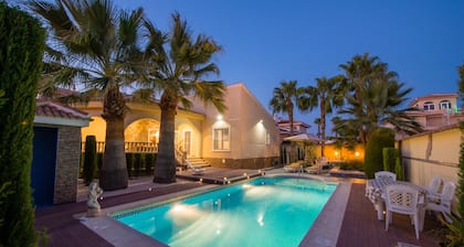 Bonita villa moderna en Ciudad Quesada (Doña Pepa) cerca del hotel spa La Laguna