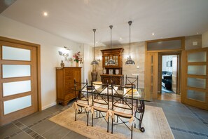 Dining - Modern villa with HEATED POOL & 400 m from the spa La Laguna hotel (Quesada, Alicante)