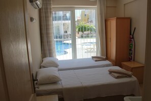 2 habitaciones, tabla de planchar con plancha, wifi y ropa de cama 