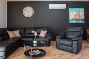 Villa | Soggiorno | TV a schermo piatto, caminetto