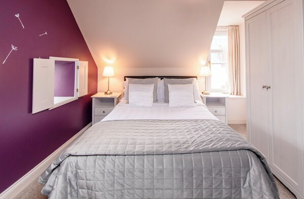 2 habitaciones, tabla de planchar con plancha y cuna de viaje 