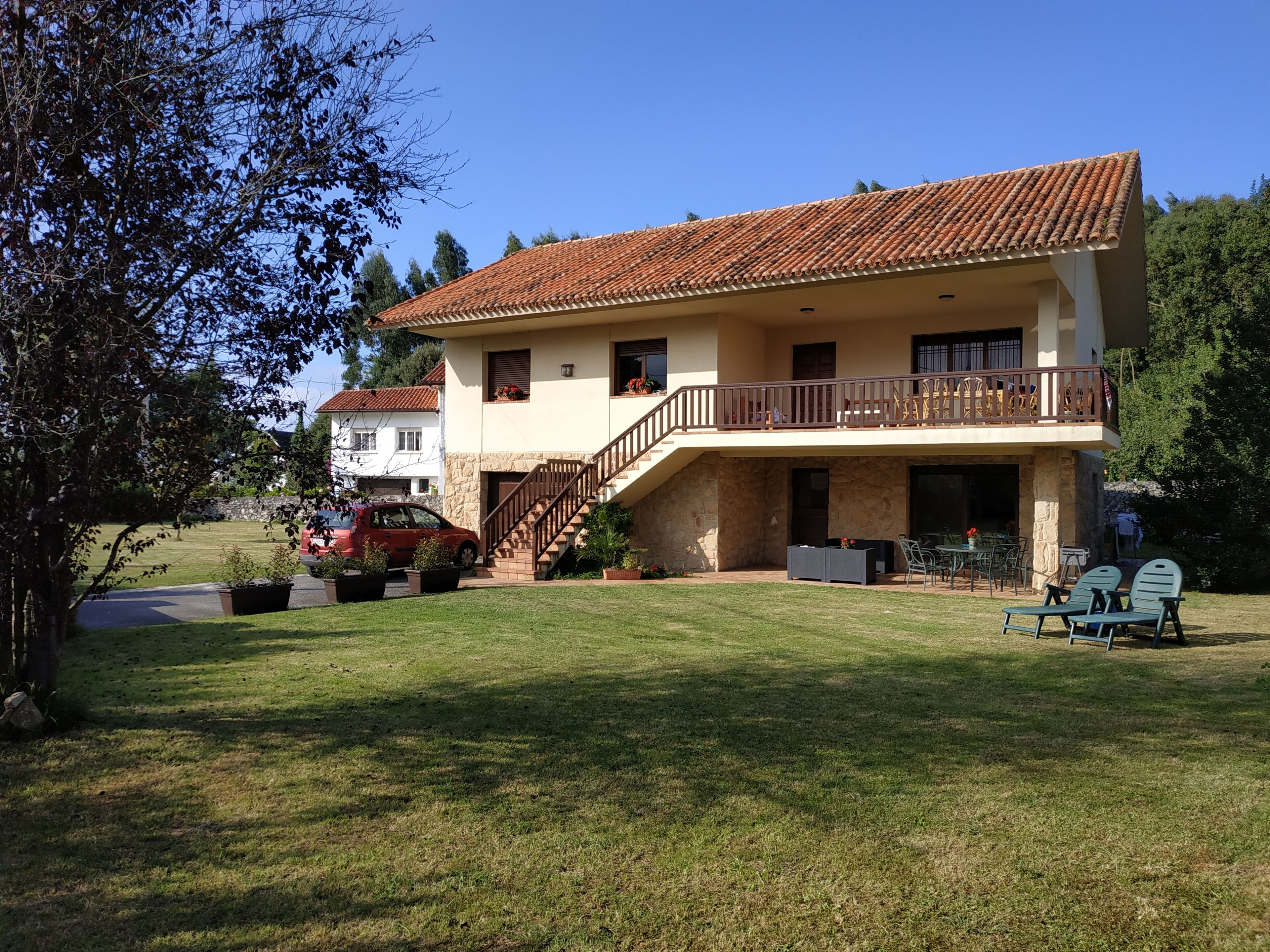 Detached chalet house, private 1000m2 estate<br>License VV653