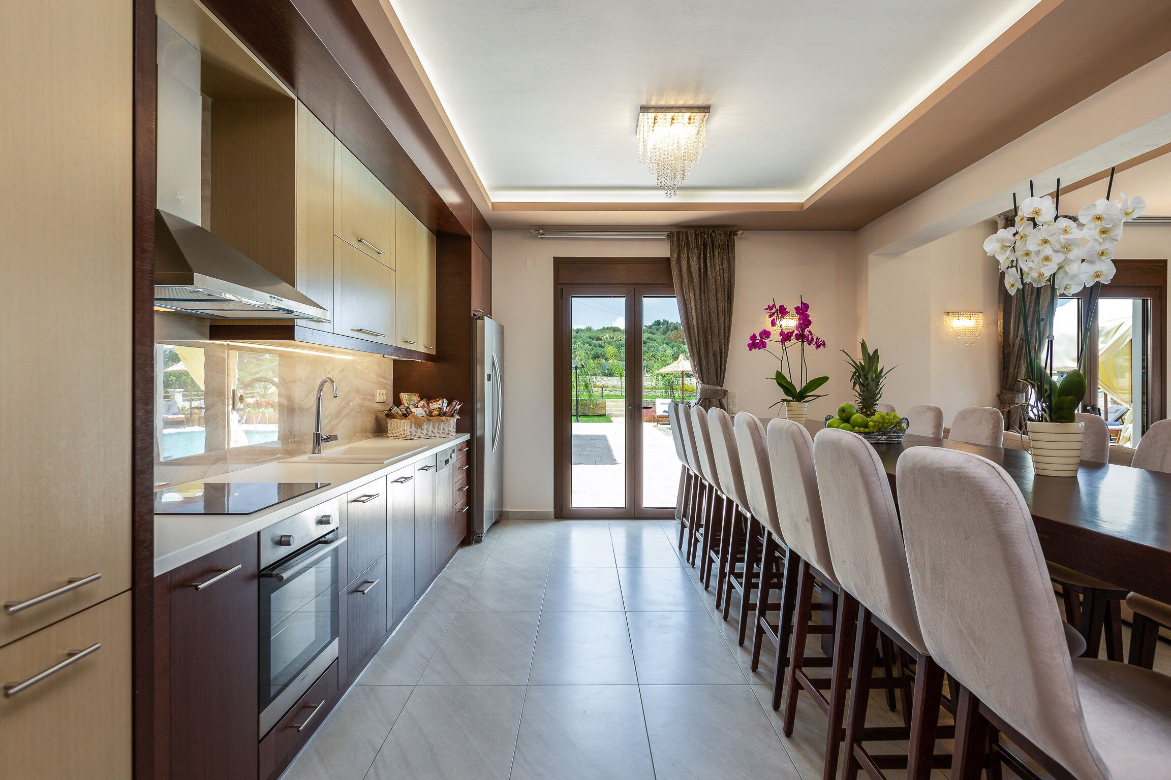 Køleskab, mikrobølgeovn, ovn, kogeplade