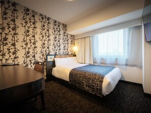 Zimmersafe, Schreibtisch, Verdunkelungsvorhänge, schallisolierte Zimmer