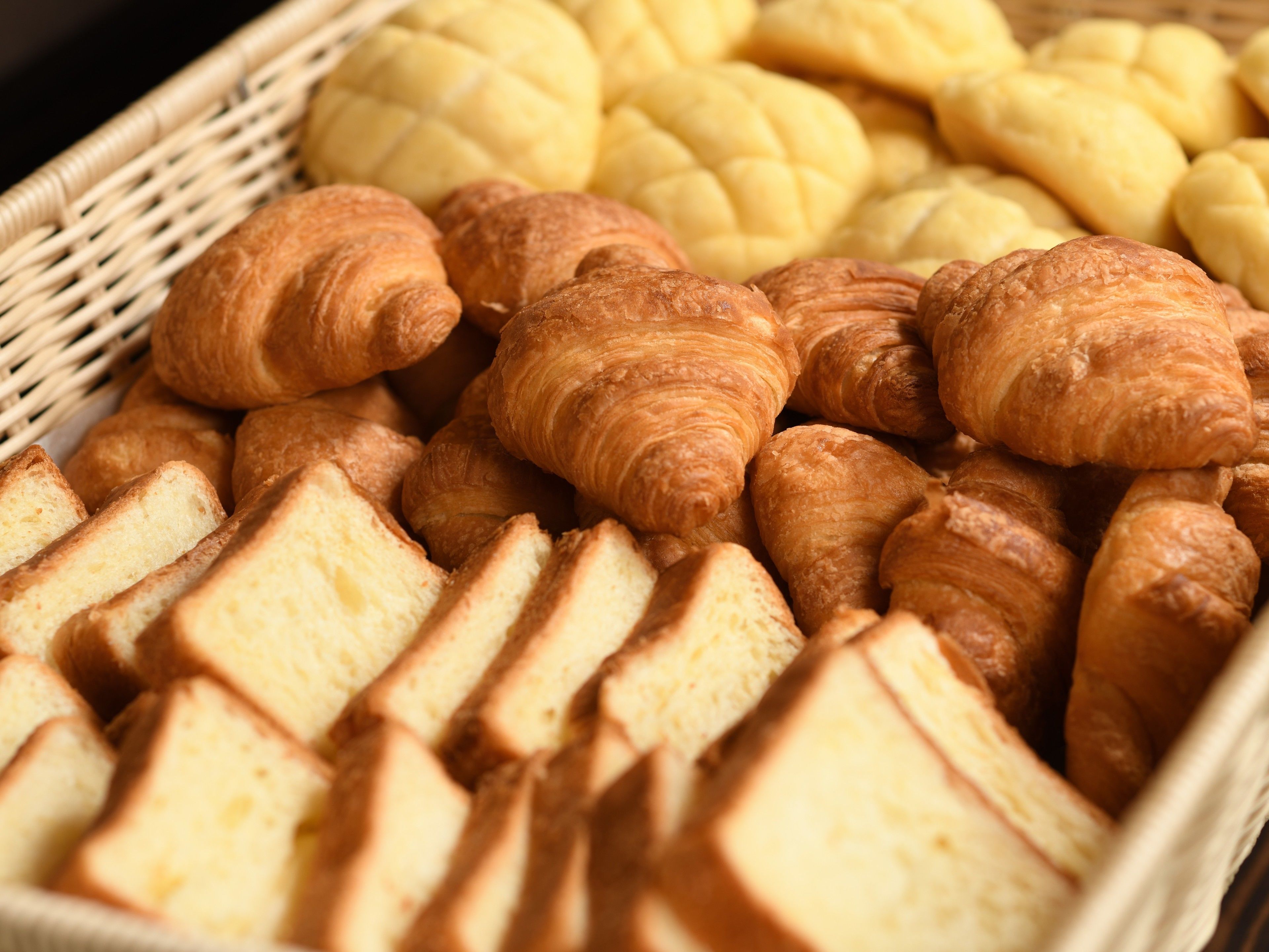 daily buffet breakfast (jpy 1300 per person)