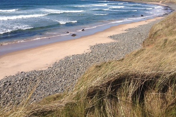 Ligstoelen aan het strand