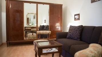 Smart-TV, Bücher, Arbeitsbereiche