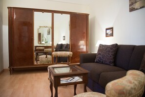 Smart-TV, Bücher, Arbeitsbereiche