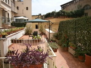 Terrace/patio - Nice apartment with a large terrace behind Piazza del Plebiscito  (Napoli)