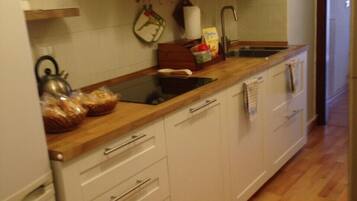 Fridge, microwave, stovetop, coffee/tea maker