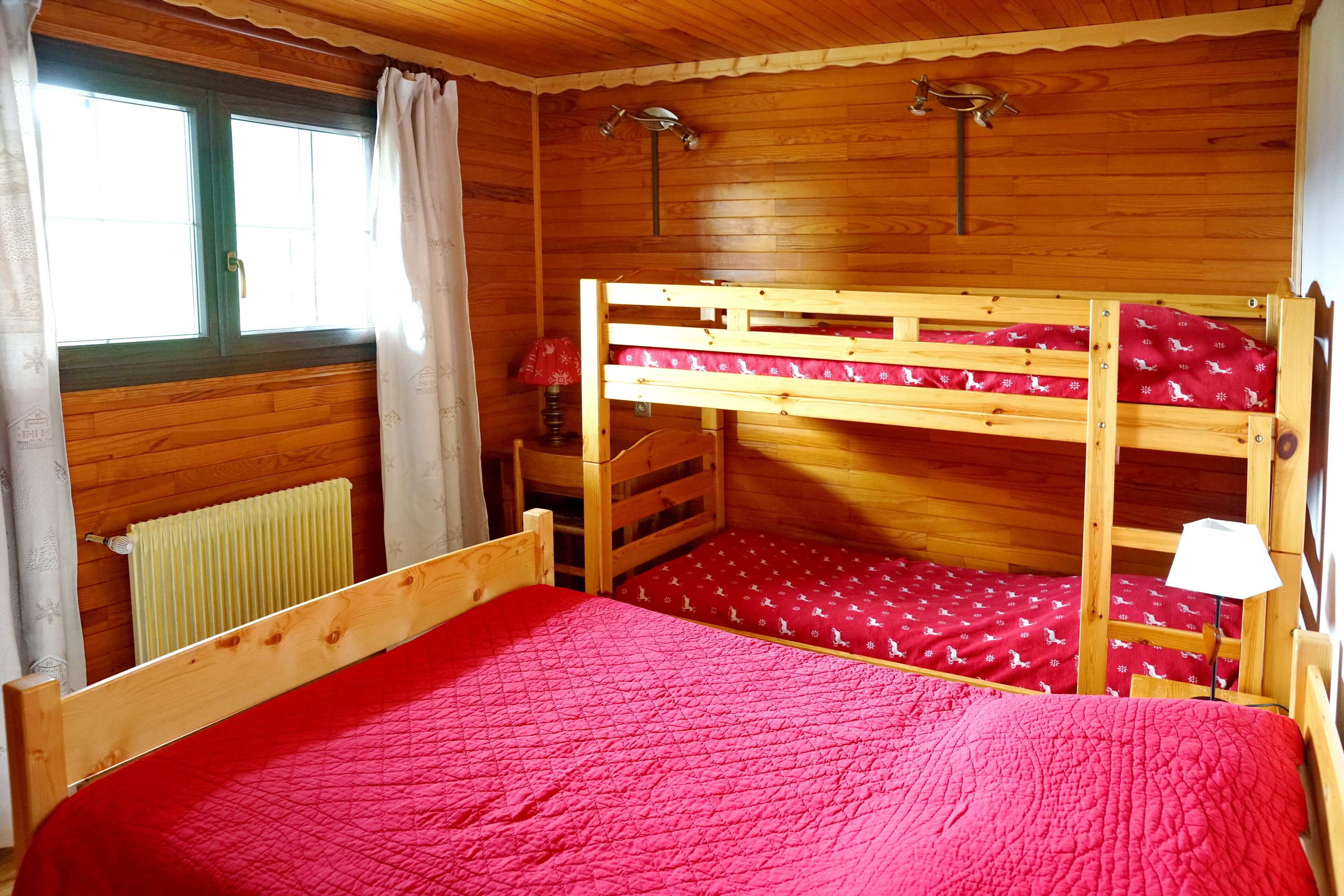6 chambres, fer et planche à repasser, lit parapluie, Wi-Fi gratuit