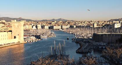 Marseille-Vieux Port,trÚs bien situé dans la zone touristique et culturelle