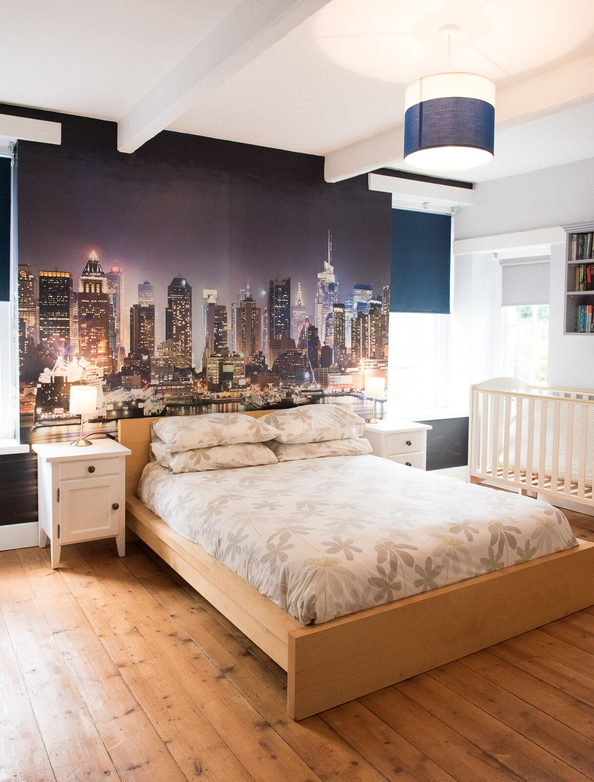 King size bed with cot.