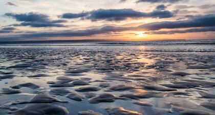 Fab big house near Devonâs surf beaches. Village centre and well equipped.