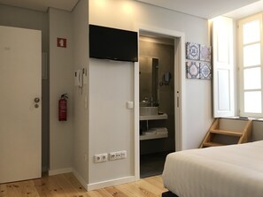 1 slaapkamer, een strijkplank/strijkijzer, gratis wifi, beddengoed