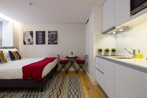 1 slaapkamer, een strijkplank/strijkijzer, gratis wifi, beddengoed