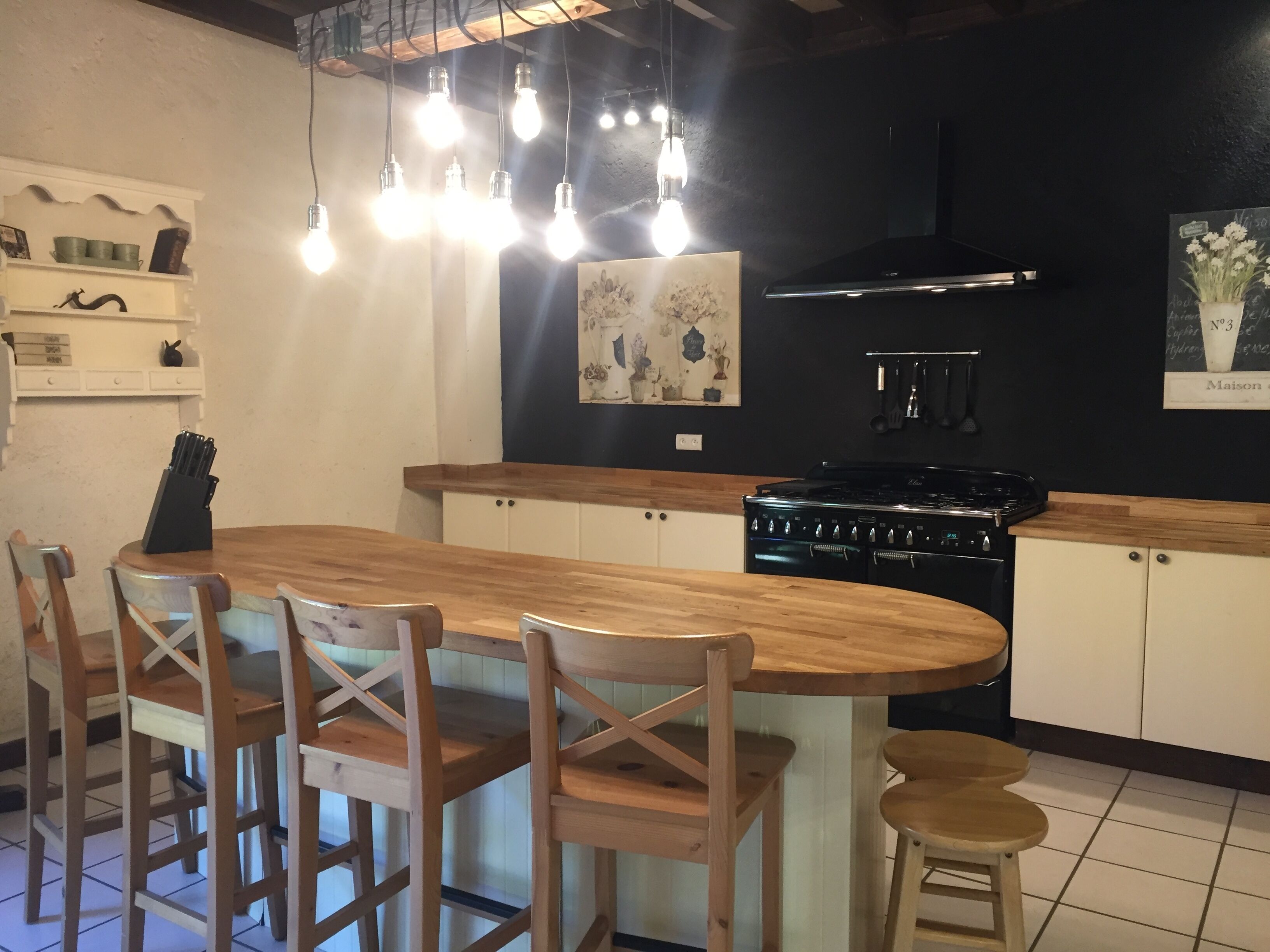 Beautiful converted barn, sleeps up to 16, private pool and close to river beach