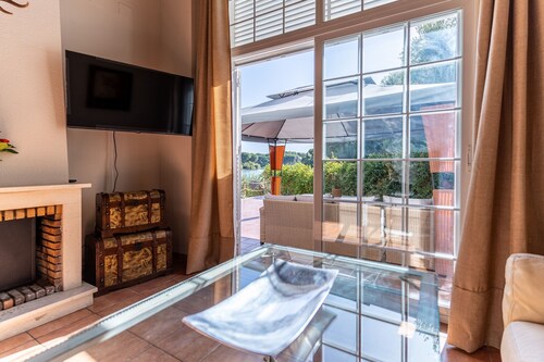 El Capricho del Lago House