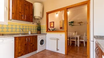 Réfrigérateur, micro-ondes, four, lave-vaisselle