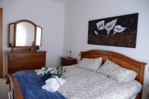 2 多间卧室、办公桌、熨斗/熨衣板、WiFi