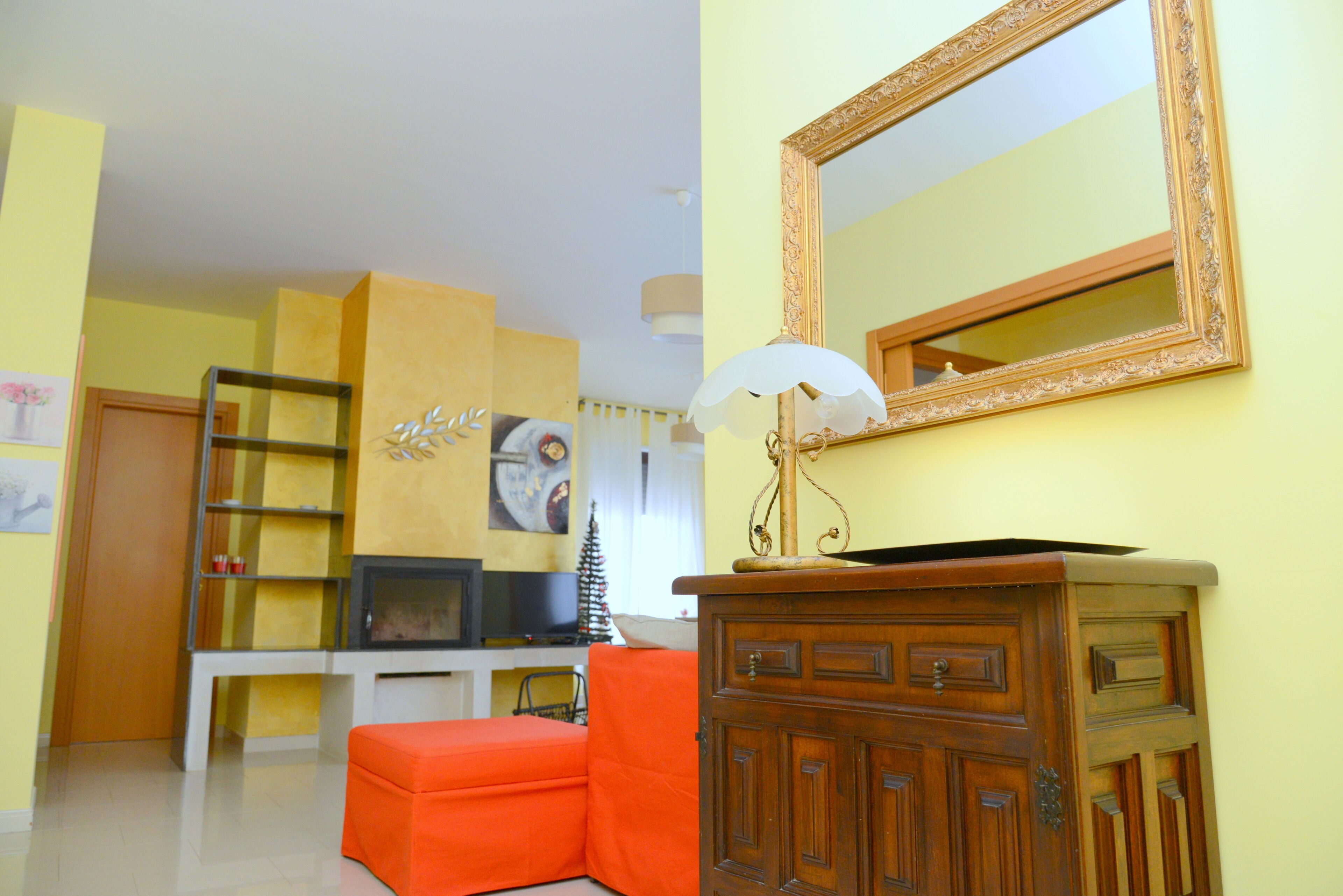 Bright and spacious three-room apartment, two bathrooms, overlooking the green, terraces, 8 beds