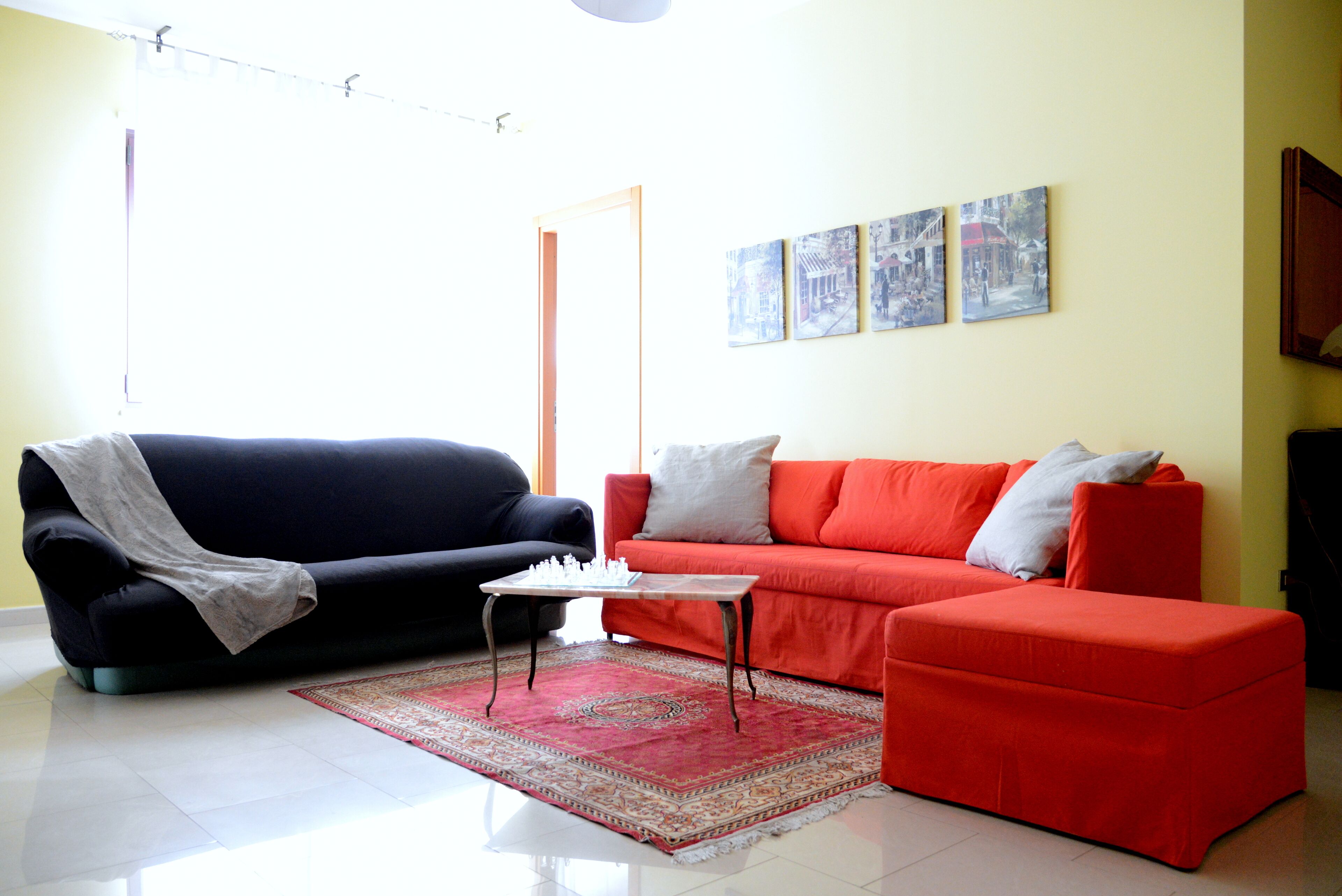 Bright and spacious three-room apartment, two bathrooms, overlooking the green, terraces, 8 beds
