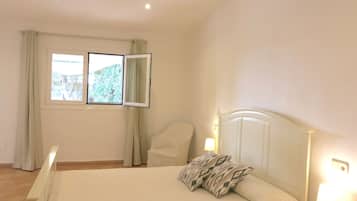 3 bedrooms, iron/ironing board, travel crib, WiFi