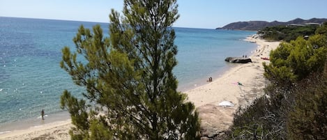 靠近海滩、沙滩椅