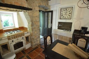 Fridge, oven, stovetop
