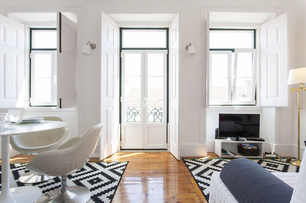 NEW! 1 bedroom apartment in Bethlehem with panoramic views of the river and historic district
