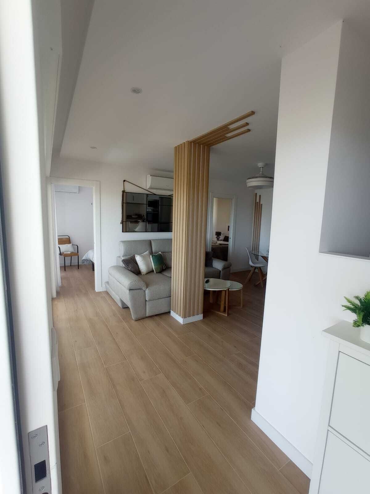 TV connectée, baby-foot, table de tennis de table, livres