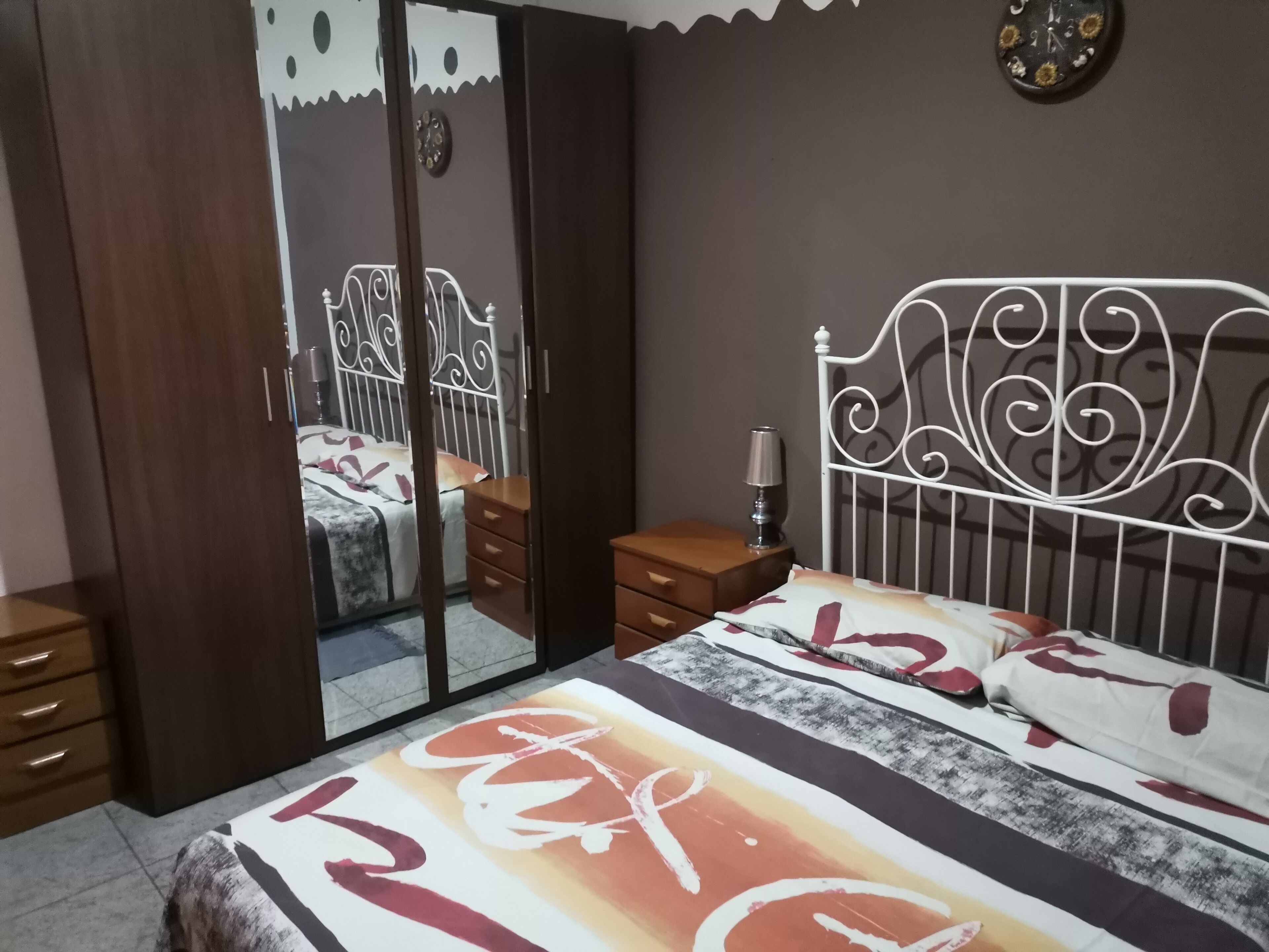 3 slaapkamers, een bureau, gratis wifi, beddengoed