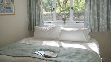 2 soveværelser, skrivebord, strygejern/strygebræt, weekendseng